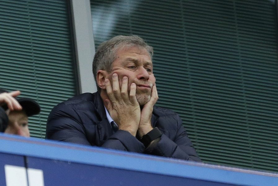 PRODAJA ČELSIJA PROPADA Abramovič ne želi iz posla da izađe „go i bos“, klubu preti izbacivanje iz Premijer lige