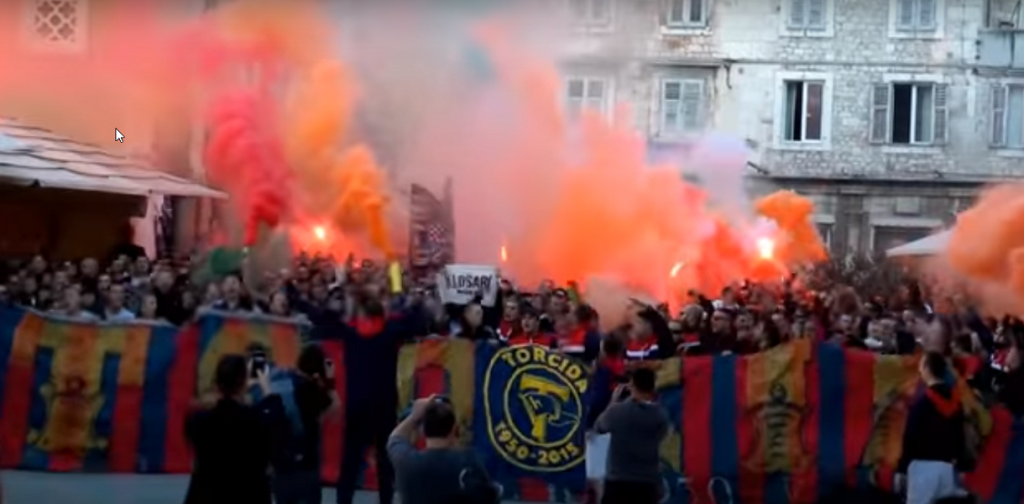 HRVATSKA Dinamo napunio mrežu Hajduka, a potom pomogao pripadnicima „torcide“