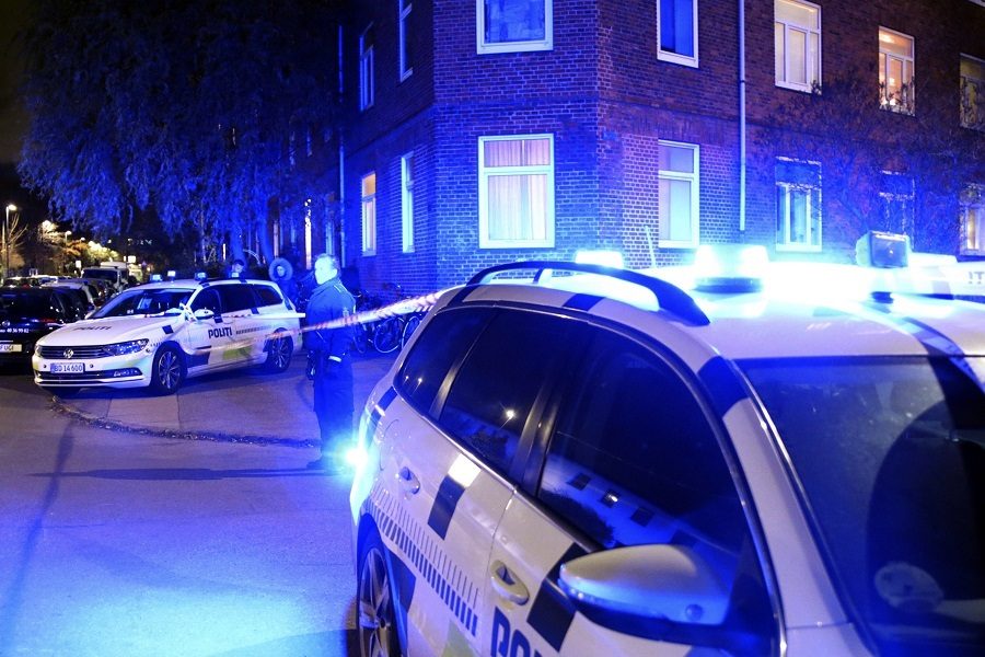 „RATNO STANJE“ U MOSTARU Opšta tuča navijača Zrinjskog i Veleža… Crveno nebo nad ulicama od dima i baklji koje su letele na sve strane (VIDEO)