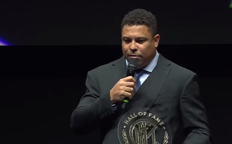 FLEŠ SA PIRINEJA Legendarni Ronaldo želi srpskog štopera!
