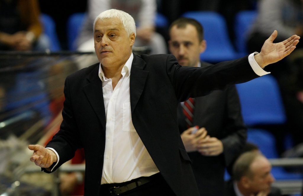 ŠALJU LJUDE DA SE IŽIVLJAVAJU NA MENI! Muta ponovo opleo po arbitrima: Sude lopovi koji treba da budu izbačeni iz lige