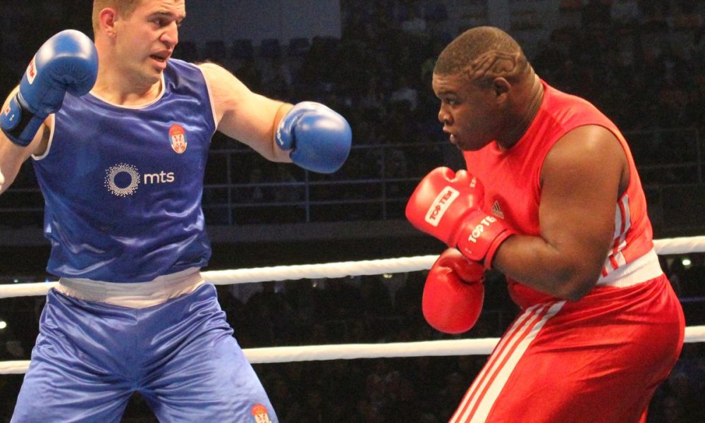 VATROMET U RINGU NA ZLATIBORU „Srpski džin“ Vladan Babić ruši Mađara Zolta Čala