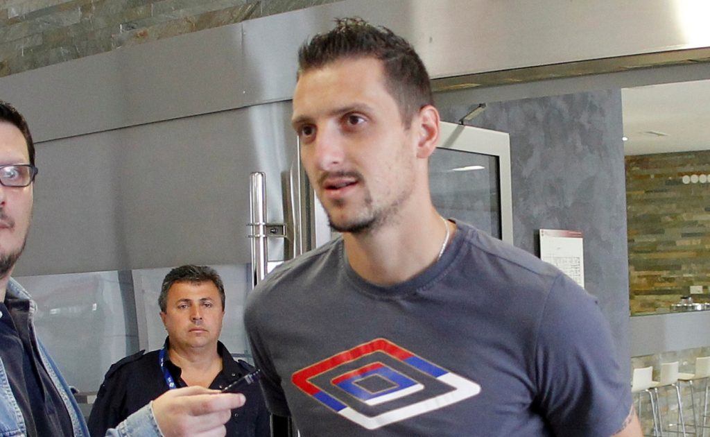KUZMANOVIĆ PORUČIO ŠVAJCARCIMA: Nokautirao bih Džaku i Šaćirija, ali svakog sretneš dva puta u životu!