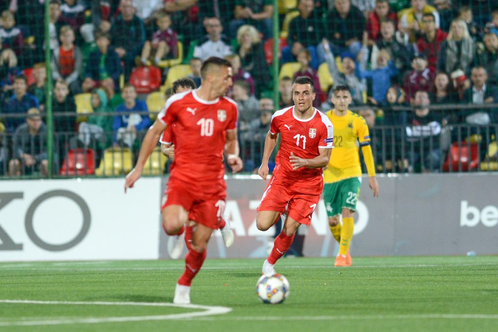 PARTIZAN IMA PODRŠKU Dvojica nekadašnjih „orlova“ na tribinama tokom meča Fenerbahčea i crno-belih