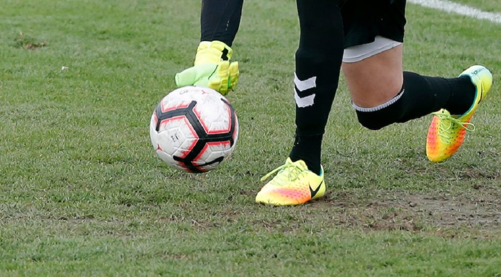 KOMEDIJA ILI NAMEŠTALJKA U CRNOJ GORI? Nekadašnji golman Vojvodine u 90. minutu primio autogol kakav nikada niste videli! (VIDEO)