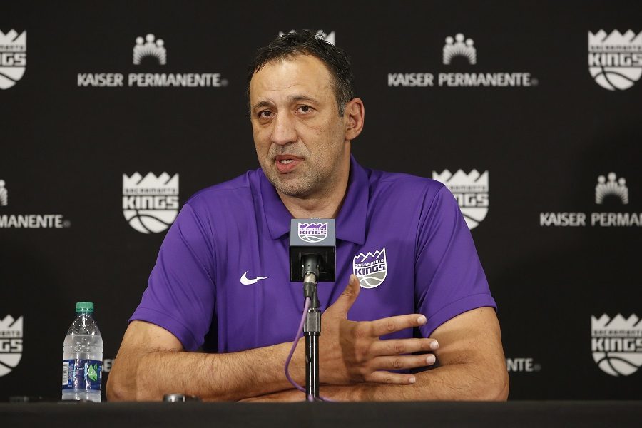 Lepa vest: Divac može da se kreće, a društvo mu pravi srpski reprezentativac (FOTO)