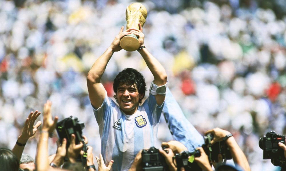 Englez posle 35 godina odlučio da proda dres u kojem je Maradona postigao gol „božjom rukom“! Zaradiće milione