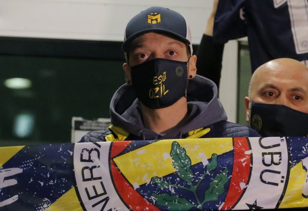 ŠOK U ISTANBULU Ozil izbačen iz Fenerbahčea!