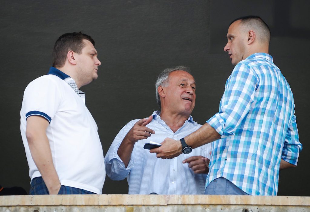 NASTAVLJA SE SUKOB „Grobari“ tokom noći stavili znak na stadion, imali su i poruku za upravu (FOTO)