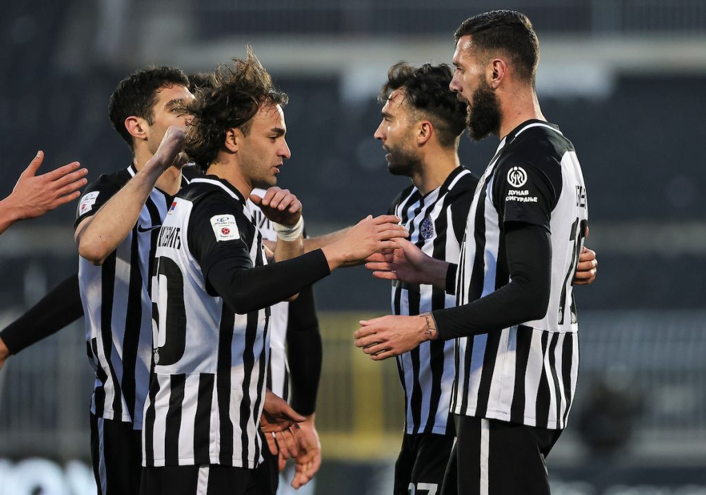 SKLAPA SE MOZAIK ZA SLEDEĆU SEZONU Partizan spremio nove ugovore za još dvojicu igrača, jedan je bez minuta u igri…