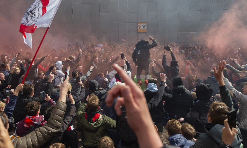LEGENDA AJAKSA UDARILA PO KLUBU: Ne pravi se čokolada od g**ana!