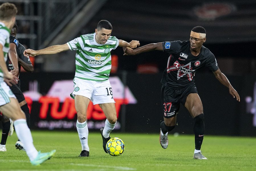 BURAN OLD FIRM Navijači „zavarivali“ kapije, bacali staklene flaše, gost slavio preokretom (FOTO+VIDEO)