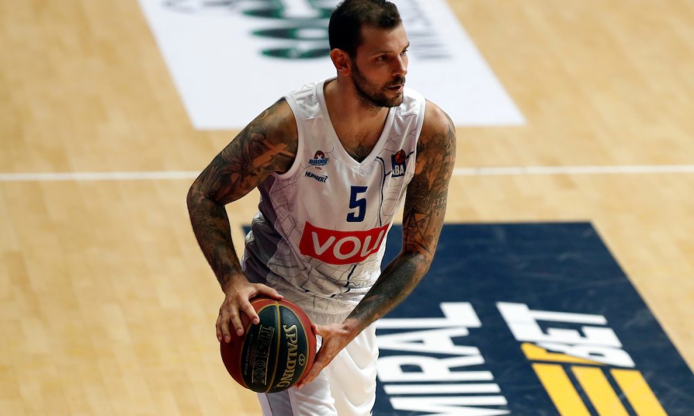 KRAJ BOGATE KARIJERE Vladimir Micov okačio patike o klin!