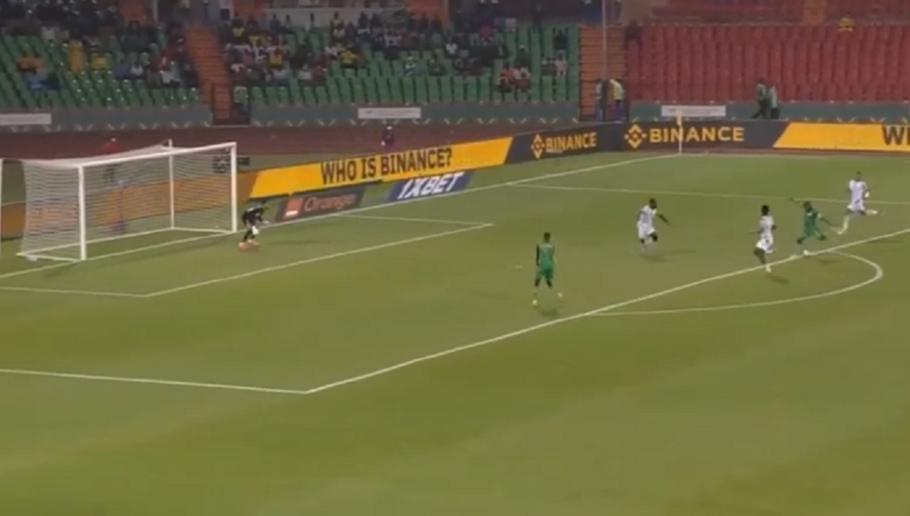 MAJSTORIJA! Lep gol Bena! Hoće li napadač Zvezda da pošalje Rajevca i Boaćija kući? (VIDEO)