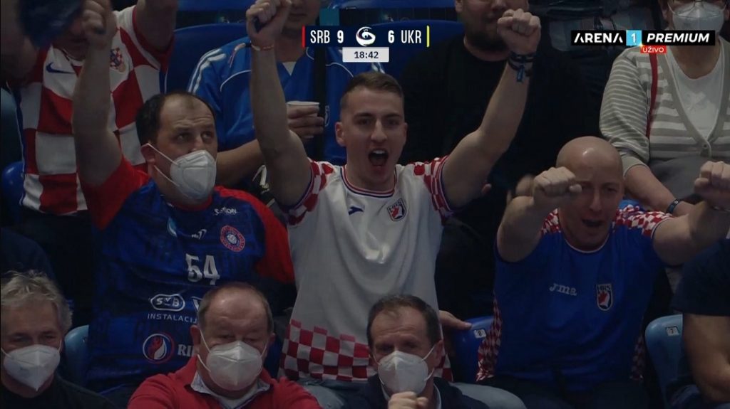 HIT SLIKA IZ SEGEDINA Kad Hrvati navijaju za Srbiju (FOTO)