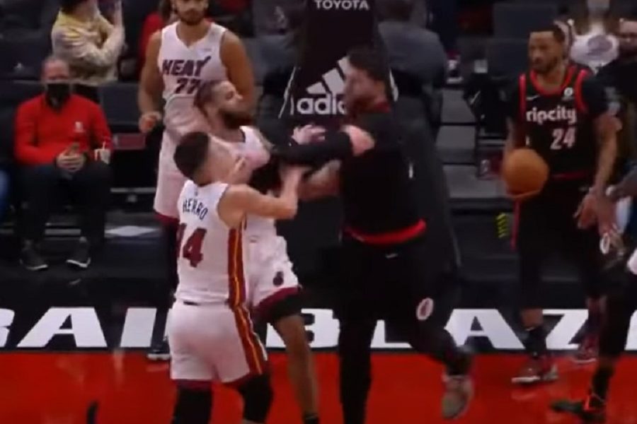ŠORKA Nurkić udario u glavu igrača Majamija (VIDEO)
