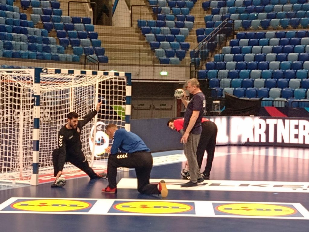 MAXBET SPORT NA TRENINGU „ORLOVA“ Uoči meča s Hrvatskom: Imamo najbolje golmane na svetu! (VIDEO)