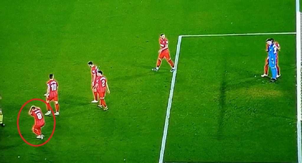 HAOS U SEVILJI Andaluzijski derbi prekinut jer je fudbaler pogođen u glavu (VIDEO)