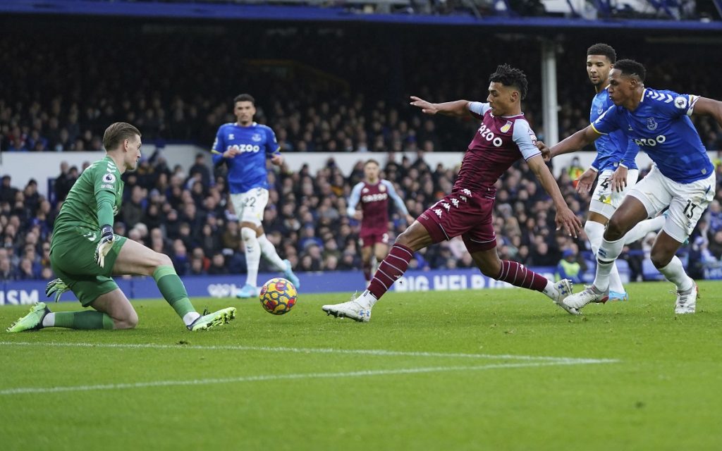 PREMIJER LIGA Džerard srušio ljutog rivala, Everton pao pred „vilenjacima“ (VIDEO)