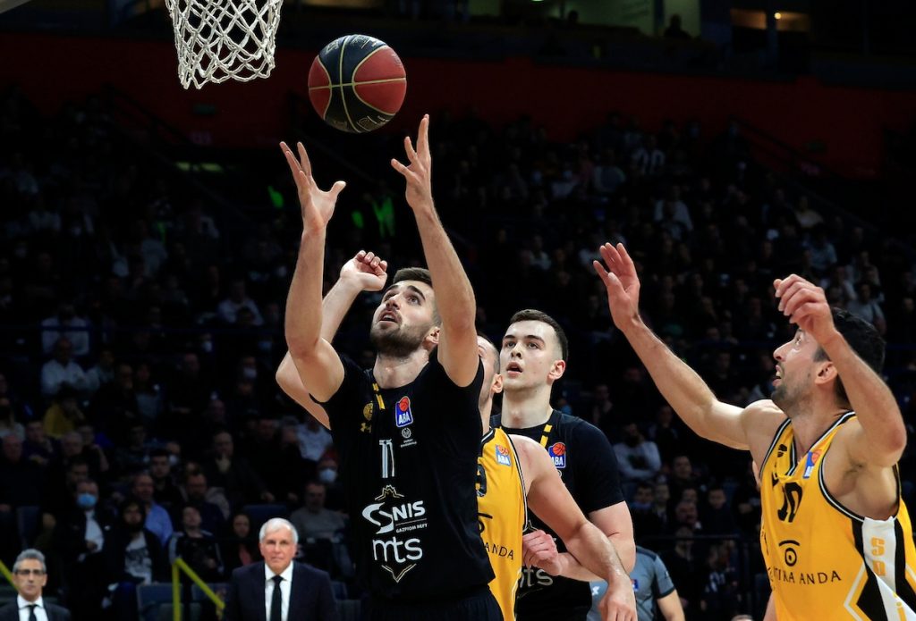 NEMILOSRDNI PARTIZAN Četa Željka Obradovića protiv fenjeraša brojala do plus 60!