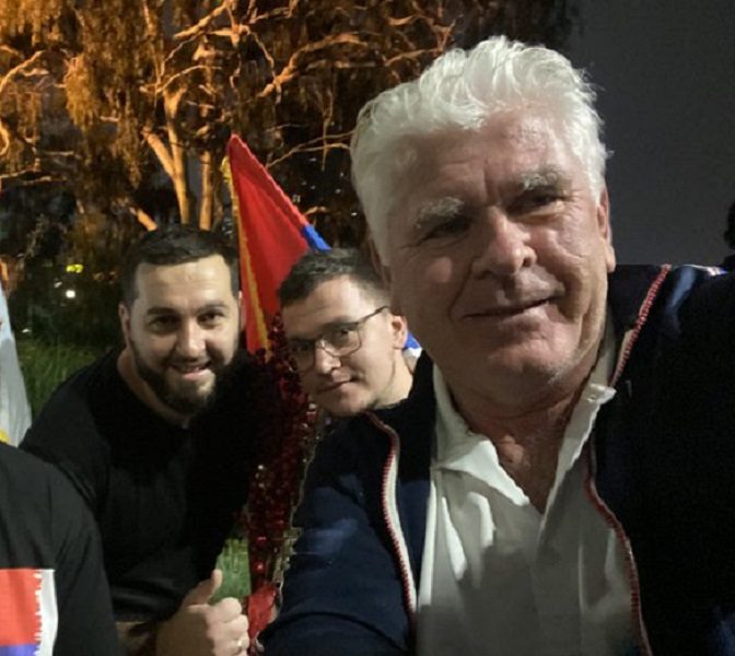 Nekadašnji svetski broj 1 i prvi čovek Australijan opena došao među Srbe koji podržavaju Novaka… Čovek rekao: Sramota me je!