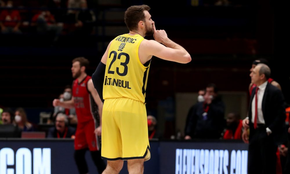 EVROLIGA Gudurić „manekenima“ pocepao odelo, na kraju se sukobio sa Hajnsom (FOTO+VIDEO)