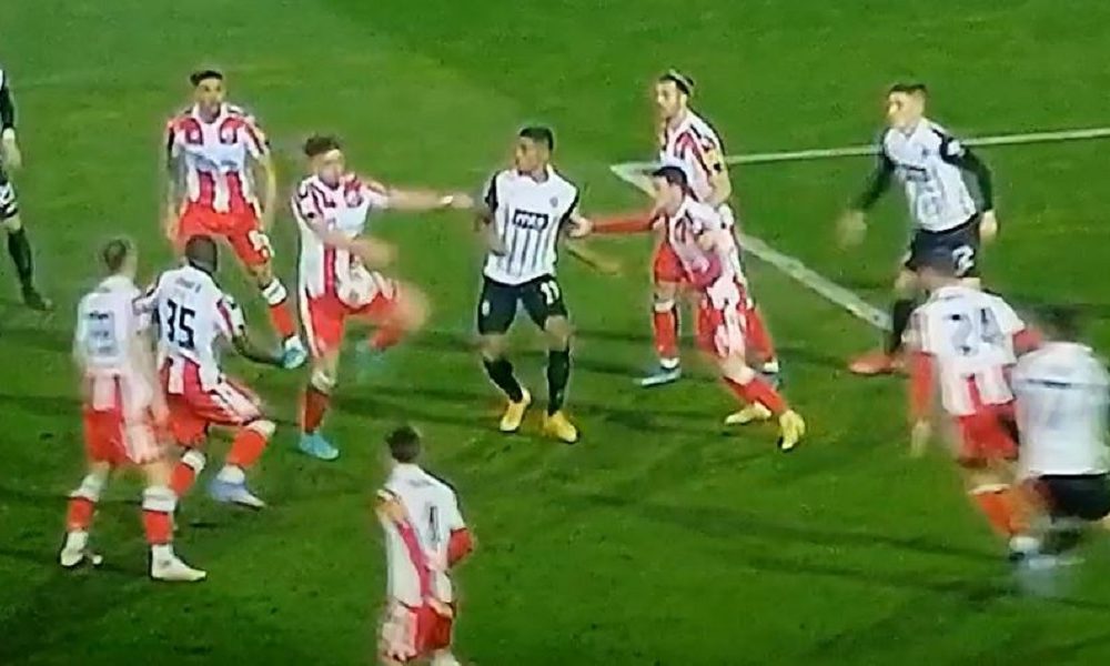 DA LI JE PARTIZAN OŠTEĆEN? Eraković igrao rukom, sudija rekao da se igra nastavi (VIDEO)