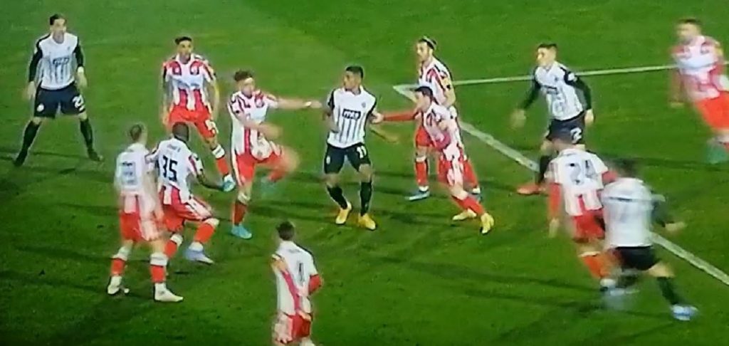 DA LI JE PARTIZAN OŠTEĆEN? Eraković igrao rukom, sudija rekao da se igra nastavi (VIDEO)