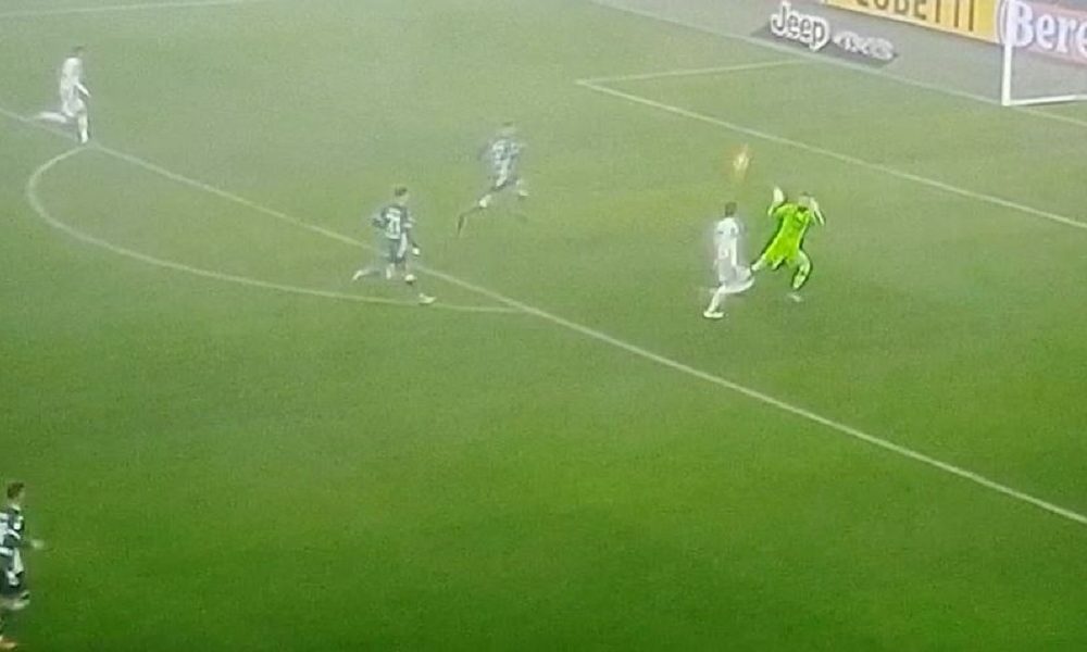 POTEZ ZA ŠPICE Vlahović majstorskim lobom debitovao za Juventus (VIDEO)