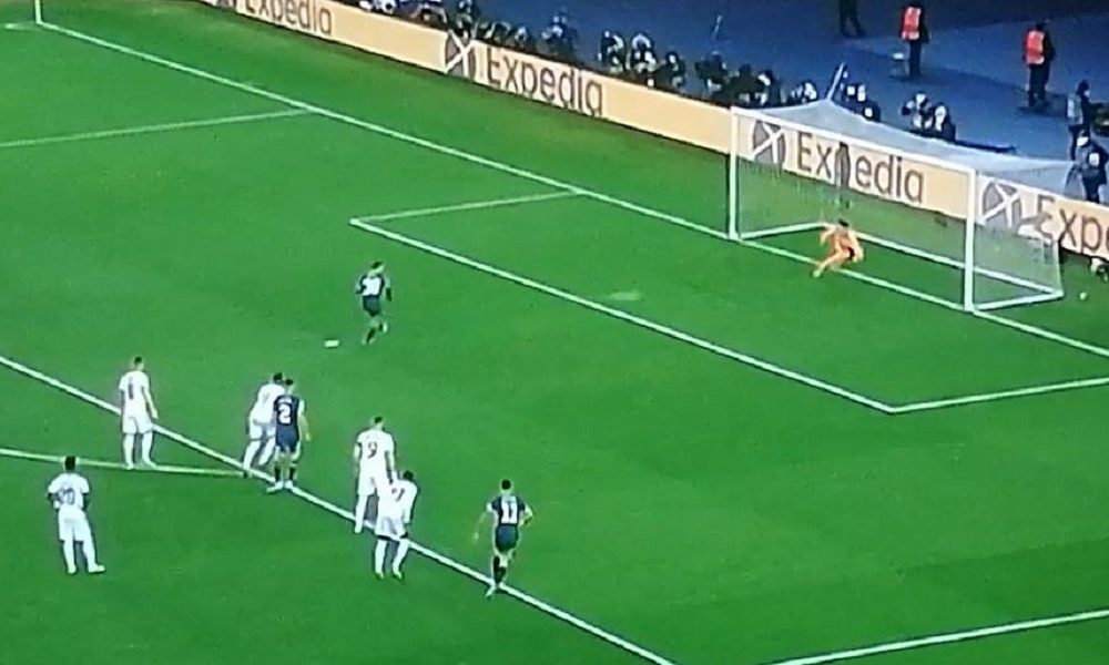 AMATERSKI Mesi loše šutirao penal, Kurtoa ga pročitao (VIDEO)