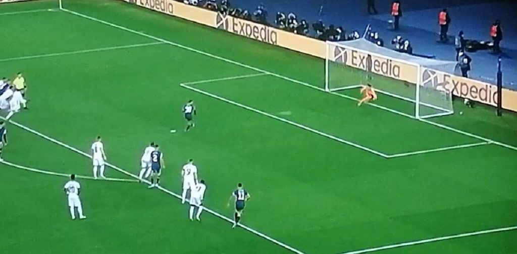 AMATERSKI Mesi loše šutirao penal, Kurtoa ga pročitao (VIDEO)