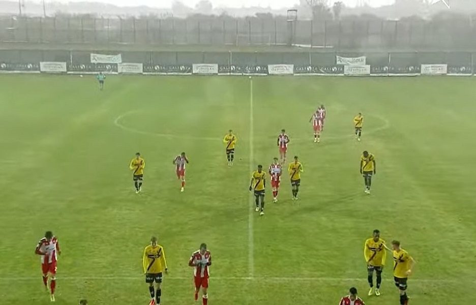 BEŽANIJA S TERENA Prekinut meč Zvezda – Altah… Grad bije kao blesav! (FOTO)