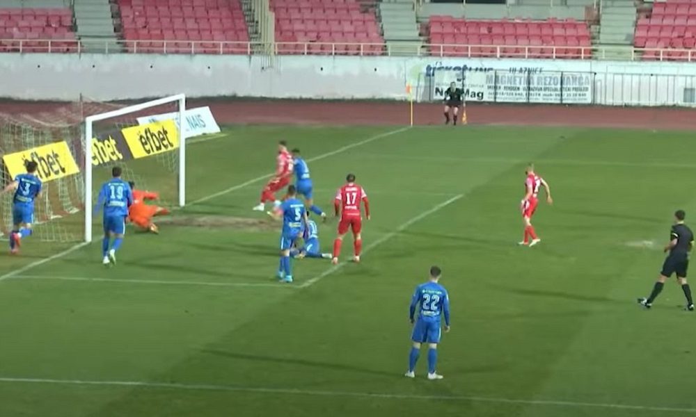 PUBLIKA ZANEMELA Fudbaler Radničkog sa dva metra poslao loptu preko gola (VIDEO)