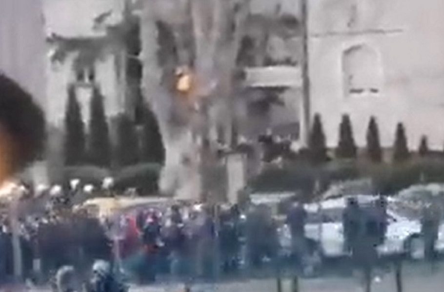 OBRAČUN „Delije“ napale „Grobare“ pred derbi! Koristile se i baklje (VIDEO)