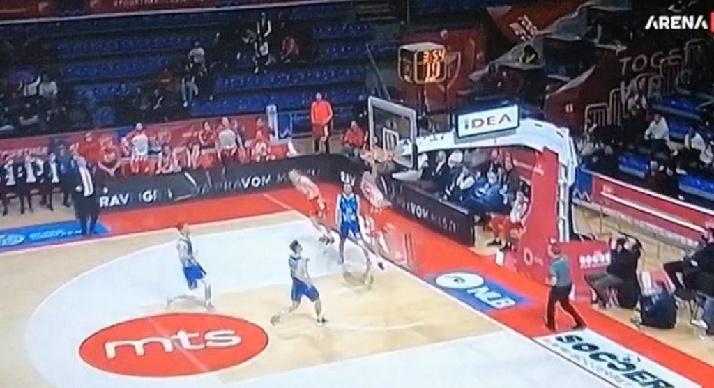 MAT U TRI POTEZA Akcija Zvezdinih košarkaša krunisana zakucavanjem Dobrića (VIDEO)