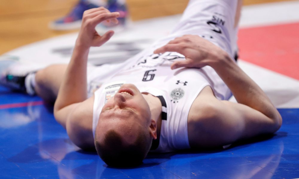 DOBRE VESTI Smailagić se vratio na klupu! „Grobari“ ga dočekali ovacijama