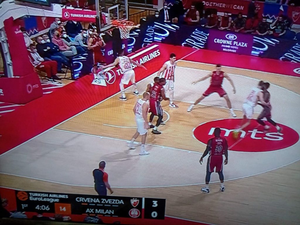 DA LI JE OVO FUDBAL? Posle šest minuta igre, na semaforu 3:0, na kraju četvrtine 15 poena na obe strane!
