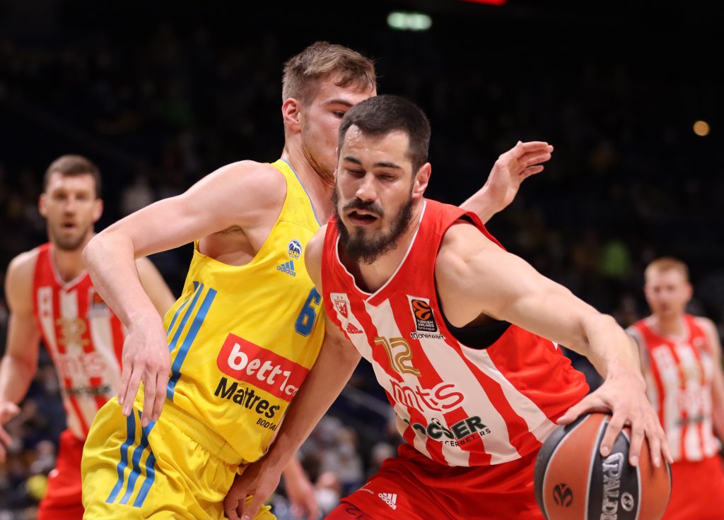 POLUVREME Zvezda nadoknadila minus 11, Alba ipak vodi posle 20 minuta igre