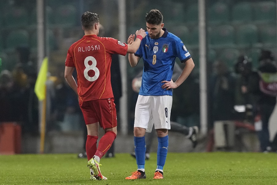 KAKO SU ITALIJANI SAMI SEBE ZAUSTAVILI NA PUTU ZA KATAR Jedan fudbaler je sve uprskao (VIDEO)