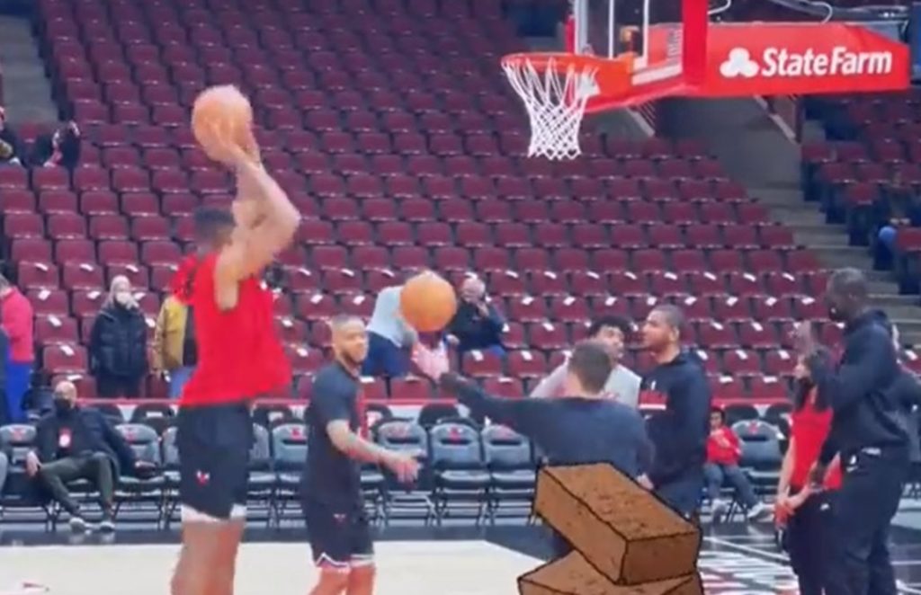 Tompson „ciglari“ za sve pare! Ima NBA prsten, a ne može da pogodi zicer (VIDEO)