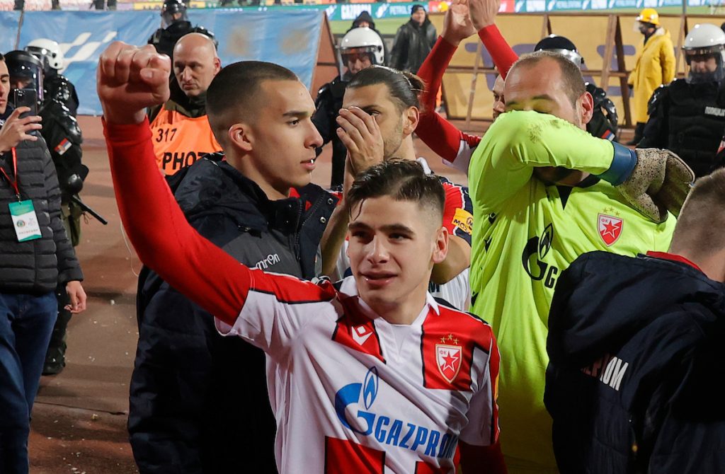 „ZVER“ Kao da su ga izujedali obadi… Motika kao Švarceneger (FOTO)