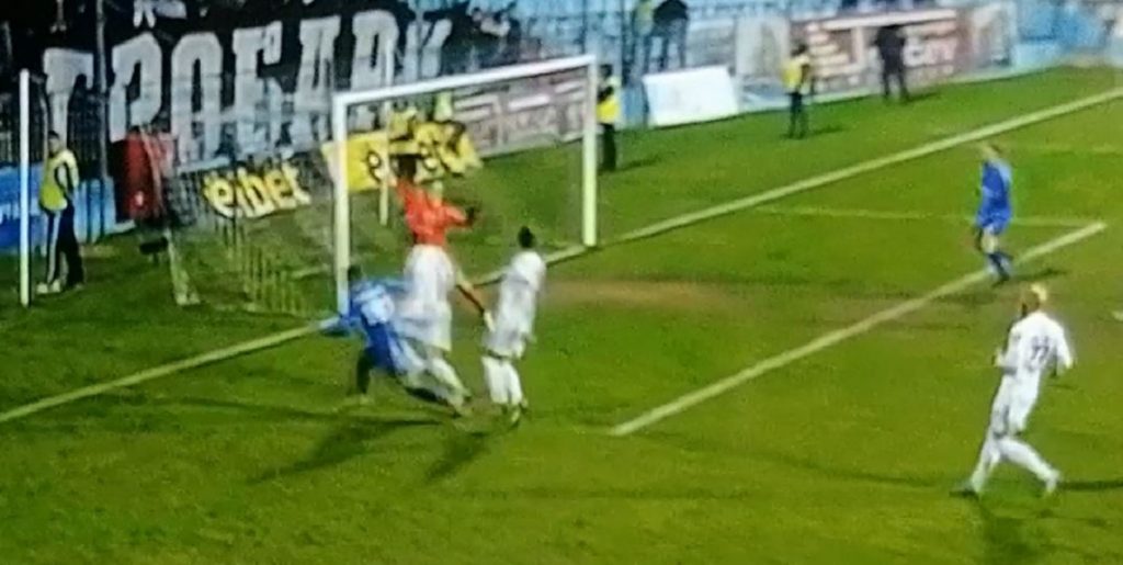 CRNO-BELIMA ZASTALA KNEDLA U GRLU Fudbaleri Radnika pogodili prečku u 93. minutu (VIDEO)