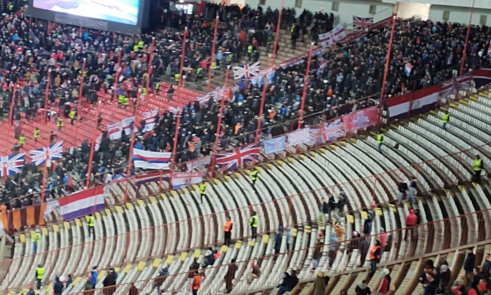 HULIGANSKI ISPAD ŠKOTA Pred srpskom Žandarmerijom male mace, pred roditeljima sa decom pravili haos (FOTO)
