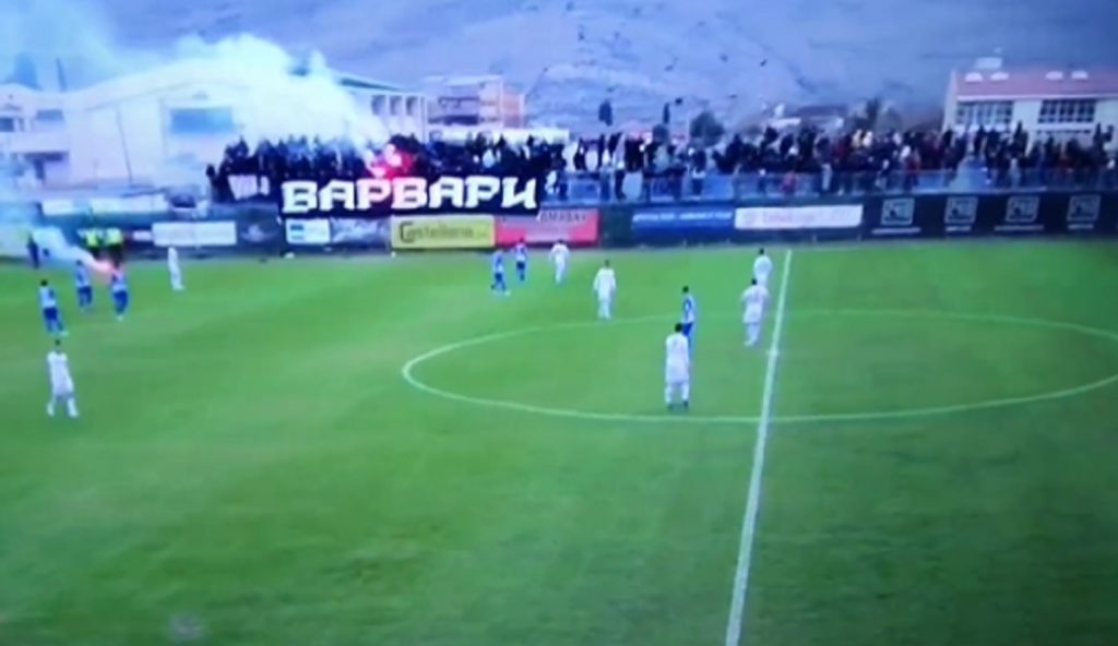 HAOS U CRNOJ GORI Letele stolice, kamenje i baklje, golman pogođen, derbi prekinut! (VIDEO)
