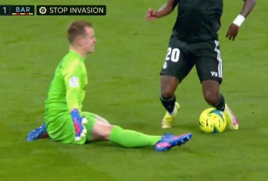 SAPLEO GA NEVIDLJIVI NEPRIJATELJ Vinisijus pokušao da prevari sudiju, pa ispao smešan (VIDEO)