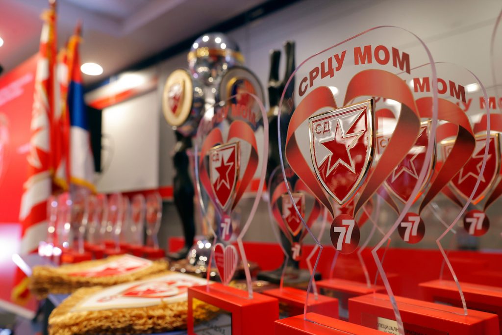 FOTO-UBOD „Delije“ u transu, slika koja označava trofeje (FOTO)