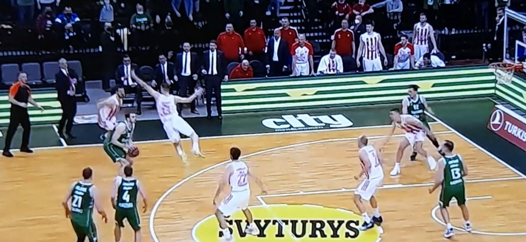 PRODUŽETAK U KAUNASU Kevano trojkom u poslednjoj sekundi kaznio crveno-bele! (VIDEO)