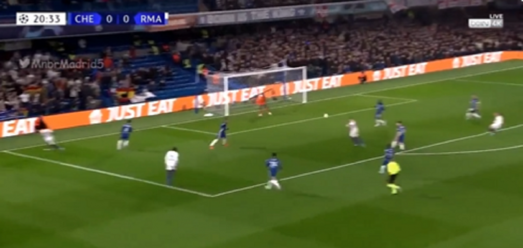 MA KAKAV KRALJ, ON JE CAR Dva gola Benzeme za muk na Stamford bridžu, prvi posle akcije iz udžbenika i gol glavom za TV špice (VIDEO)