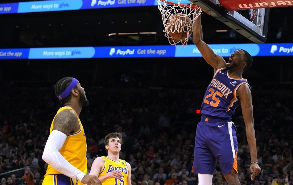 SUMRAK Lejkersi ostali bez plej-ofa, Lebron napustio dvoranu jer nije mogao više da gleda poniženje