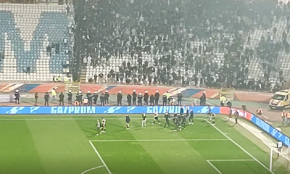 PODELE KOD „GROBARA“ Obe tribine bodrile igrače, ali je sa „istoka“ stigla jedna oštra poruka… (VIDEO)